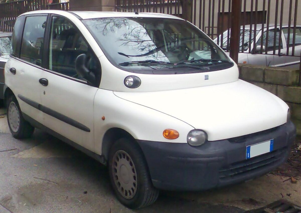 Фото: Wiki (Fiat Multipla, официально самый уродливый автомобиль)