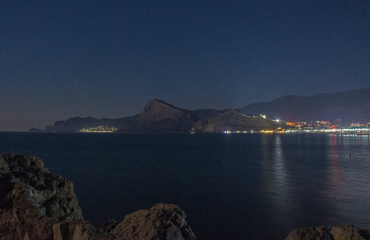 Ночной Судак. Фотография сделана с Алчака