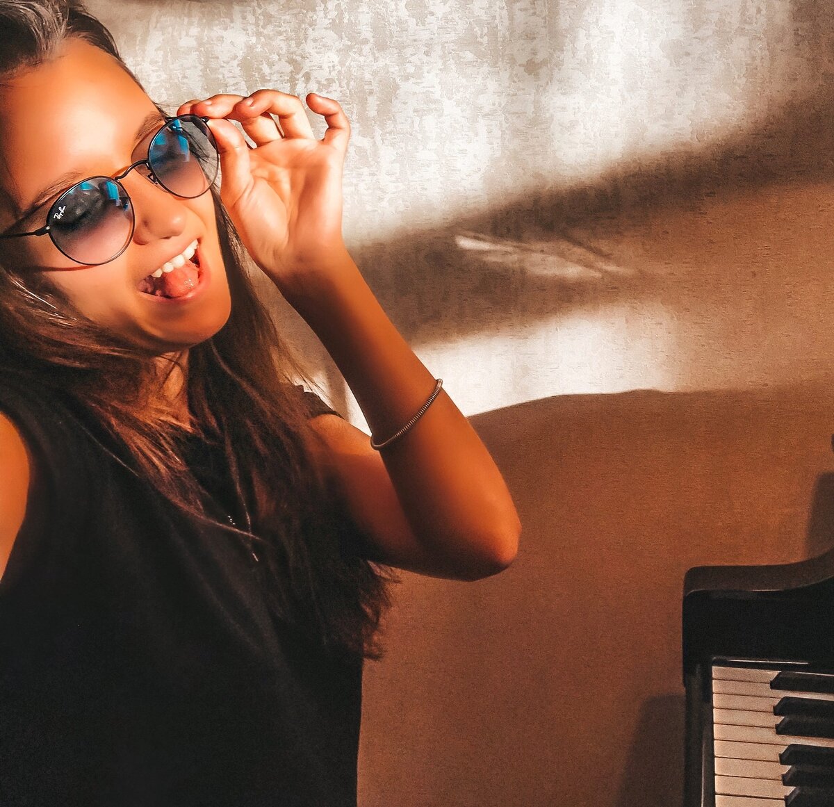 Лето. Белые ночи. Нам не до сна. Время интересных сериалов :)