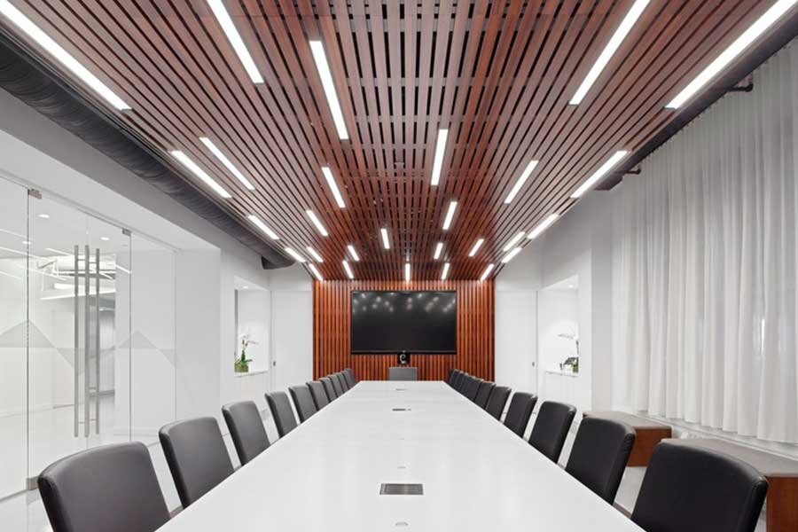 Освещение офиса линейными светильниками