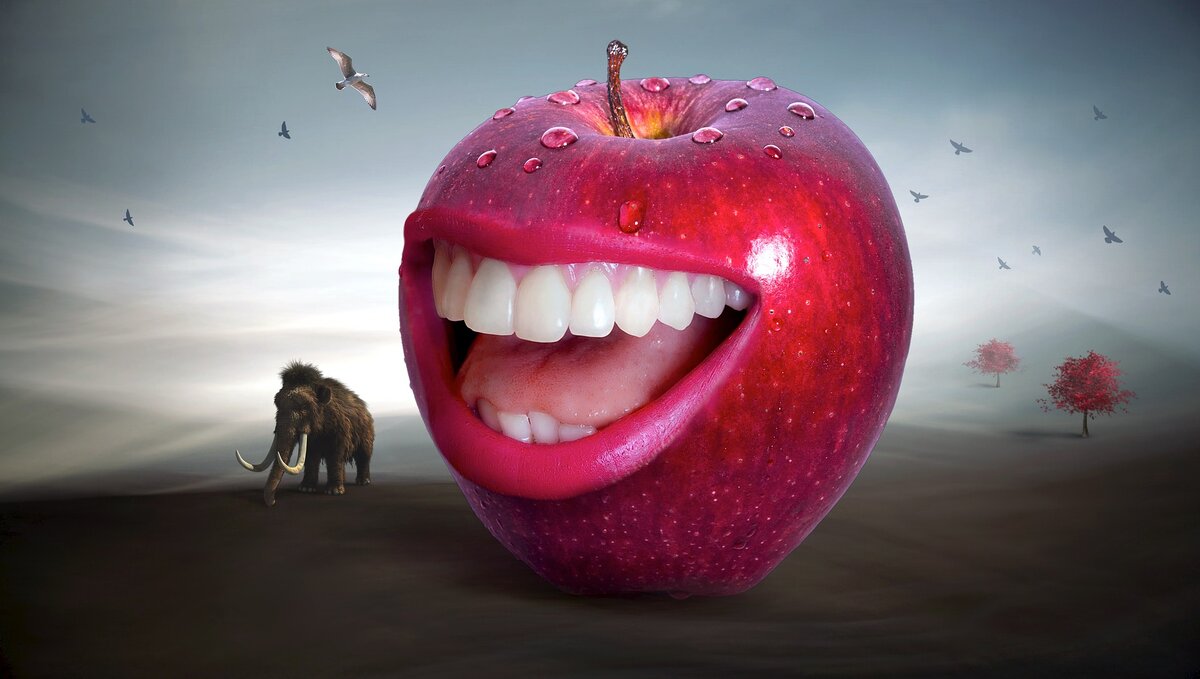 Яблоко с зубами
