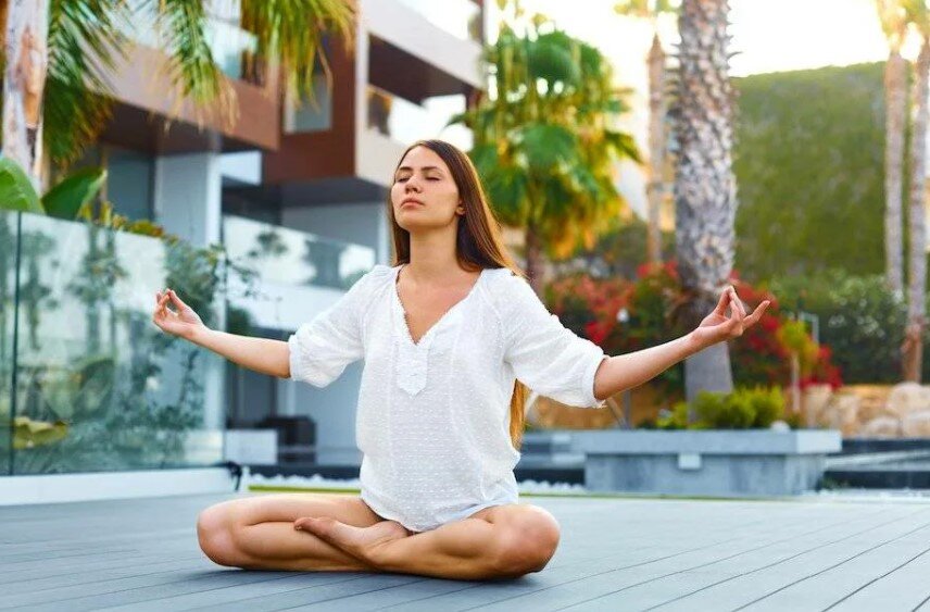 По природе женщине легче отвлечься и это одна из причин почему женщины живут дольше