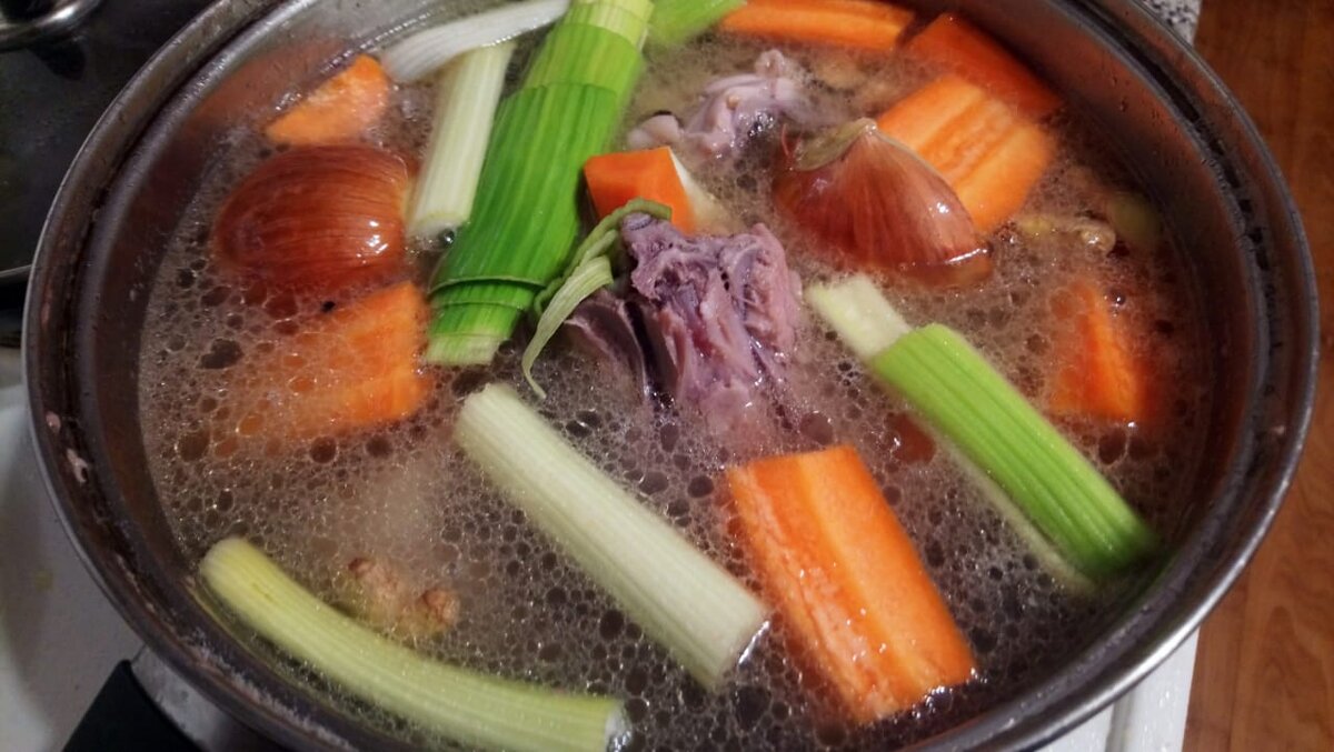Бульон в процессе варки