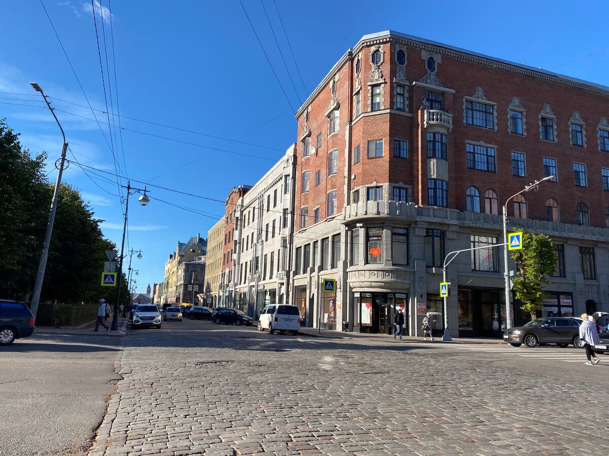 Брусчатка, красивые фасады – что-то еще осталось от тех времён