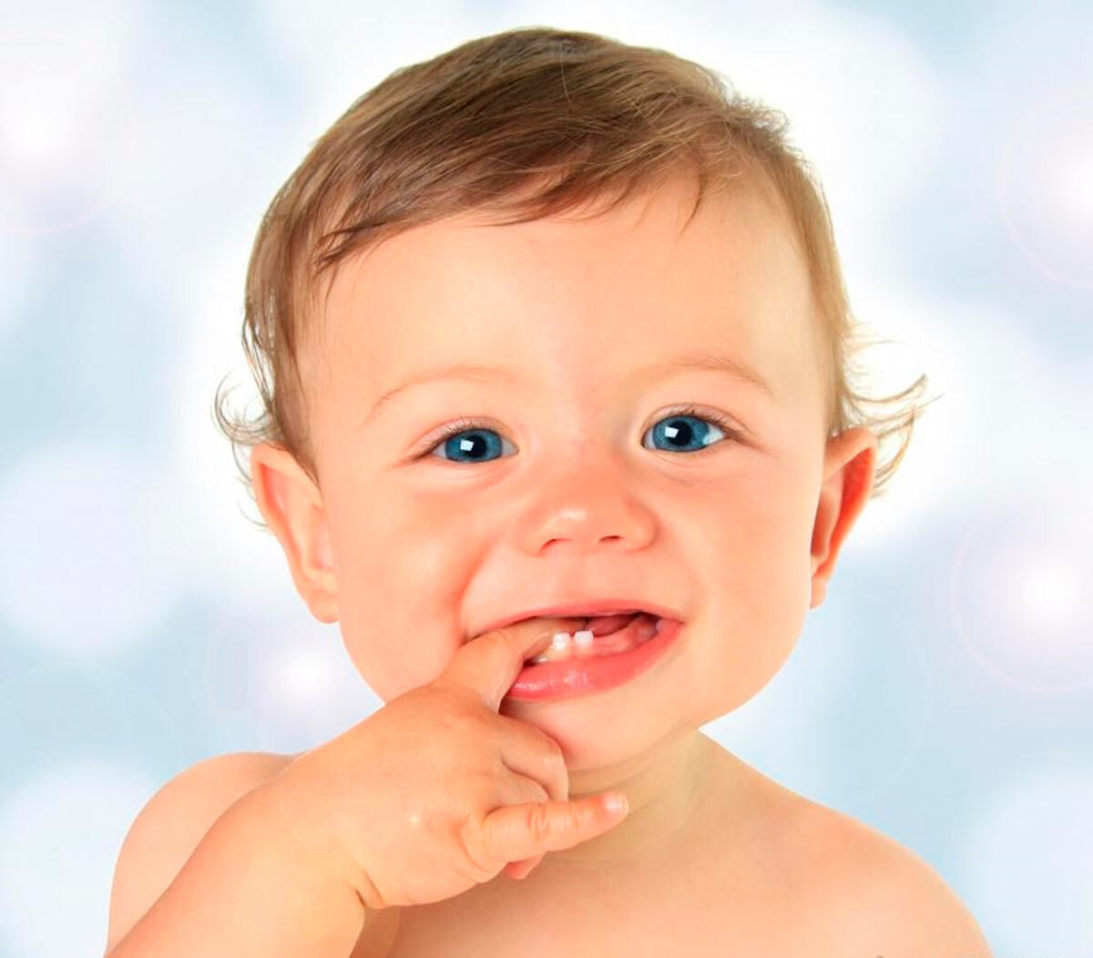 прорезался зуб у ребенка фото