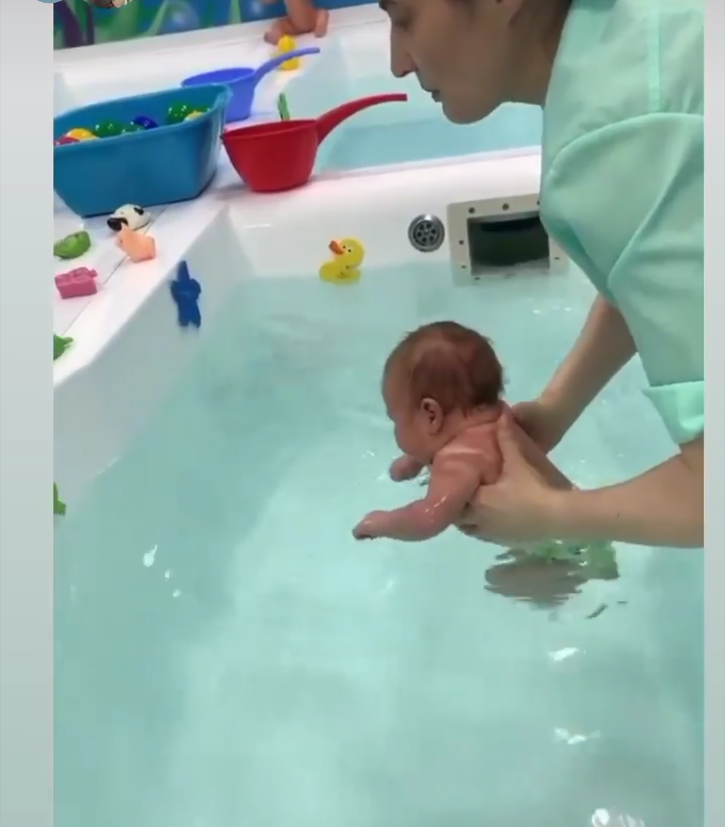 Аквагимнастика с 3х недельным малышом.