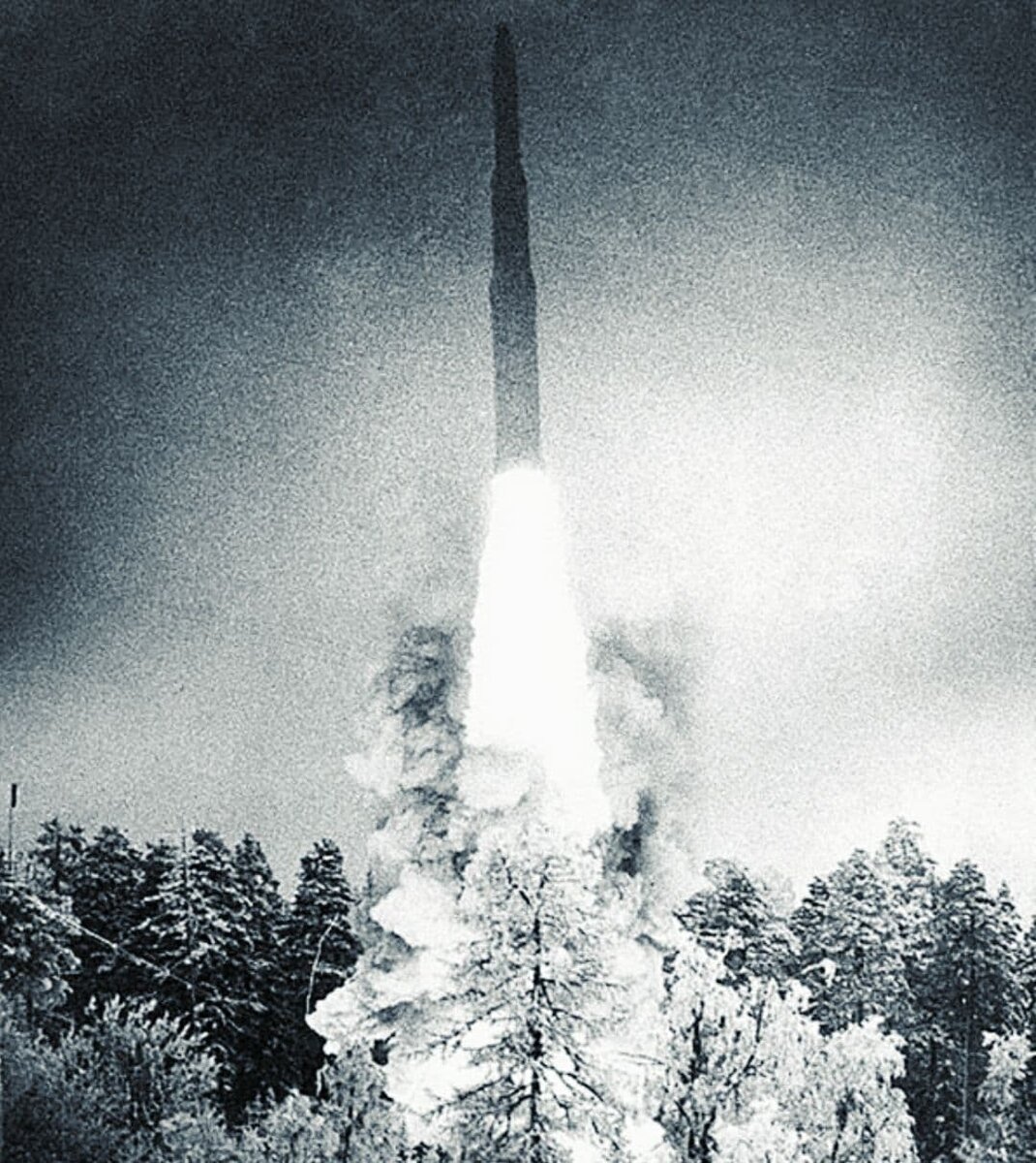 Самая первая баллистическая ракета. Ракета Капустин Яр баллистическая. Советская баллистическая ракета р14. Советские межконтинентальные баллистические ракеты. Межконтинентальная баллистическая ракета 1957.