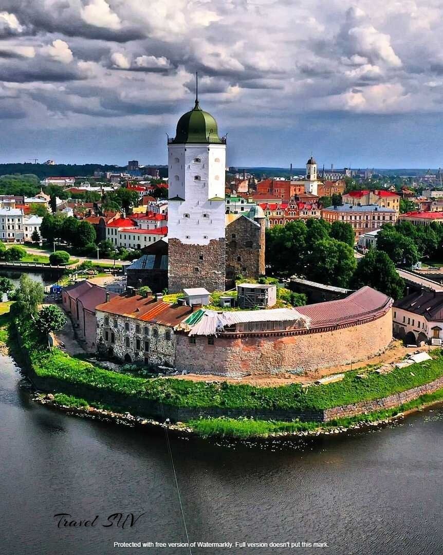 Общий вид на замок и Старый город.