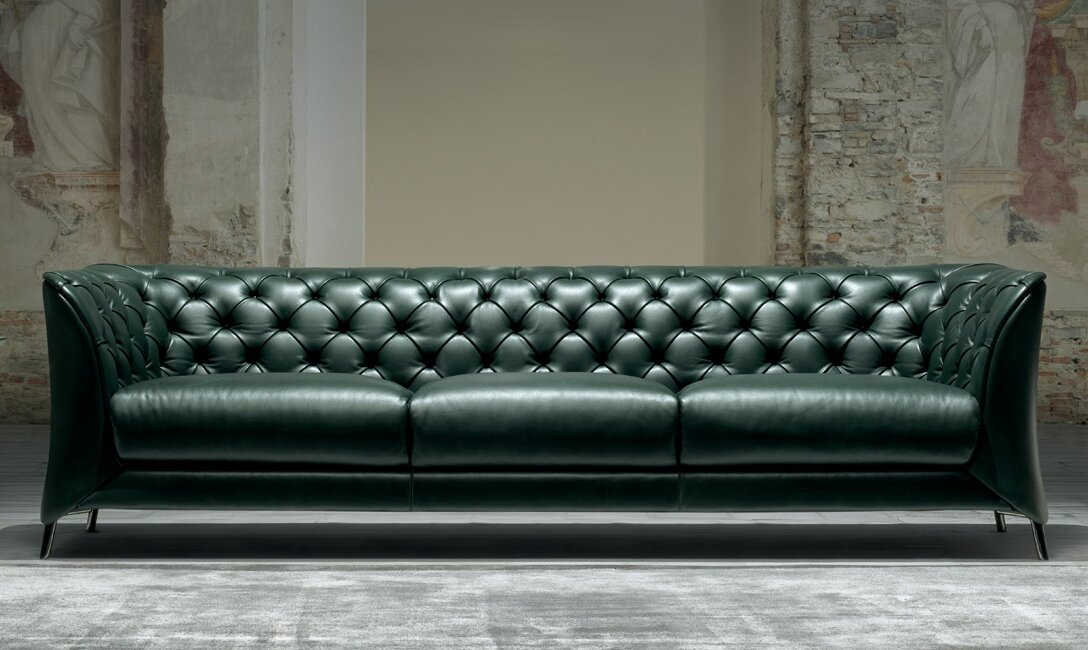 Диван выполненный в технике капитоне