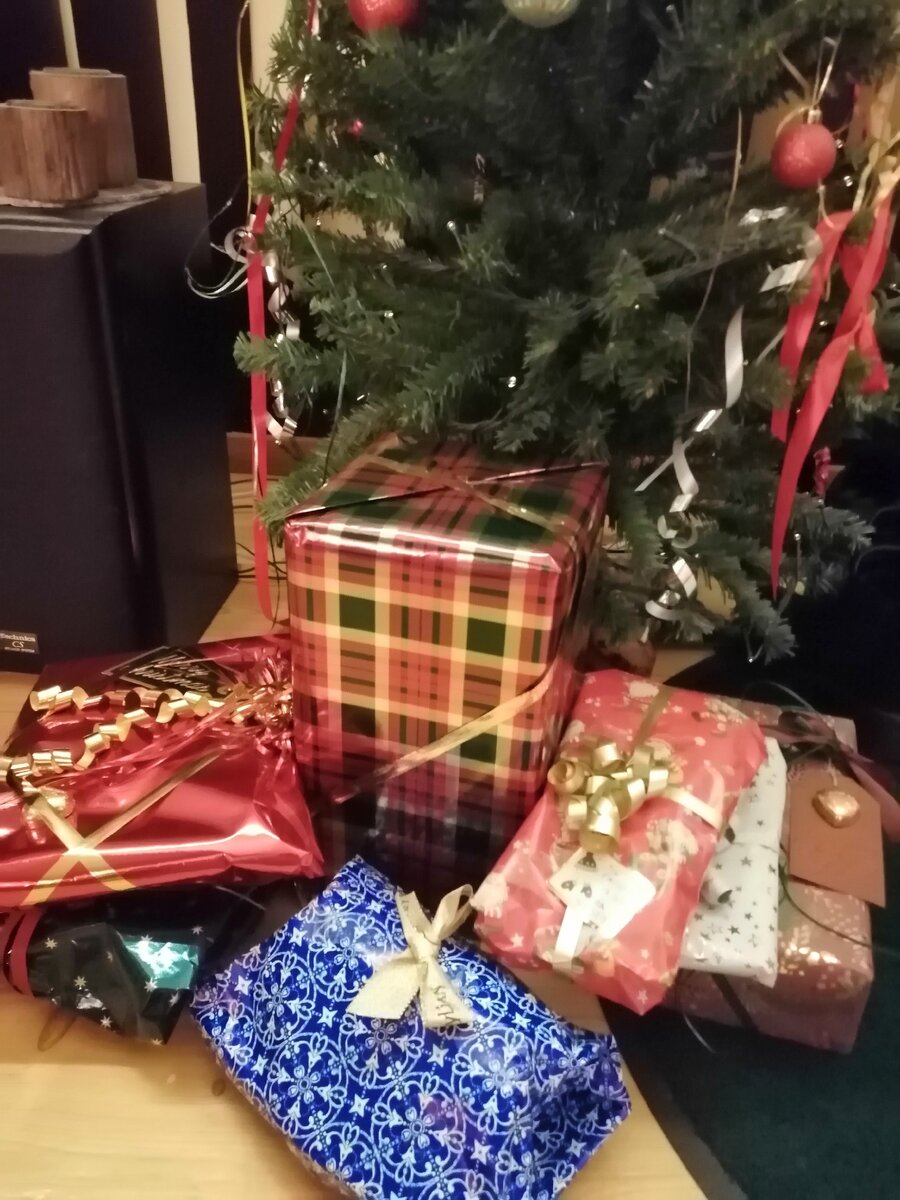Подарки под нашей елкой. 