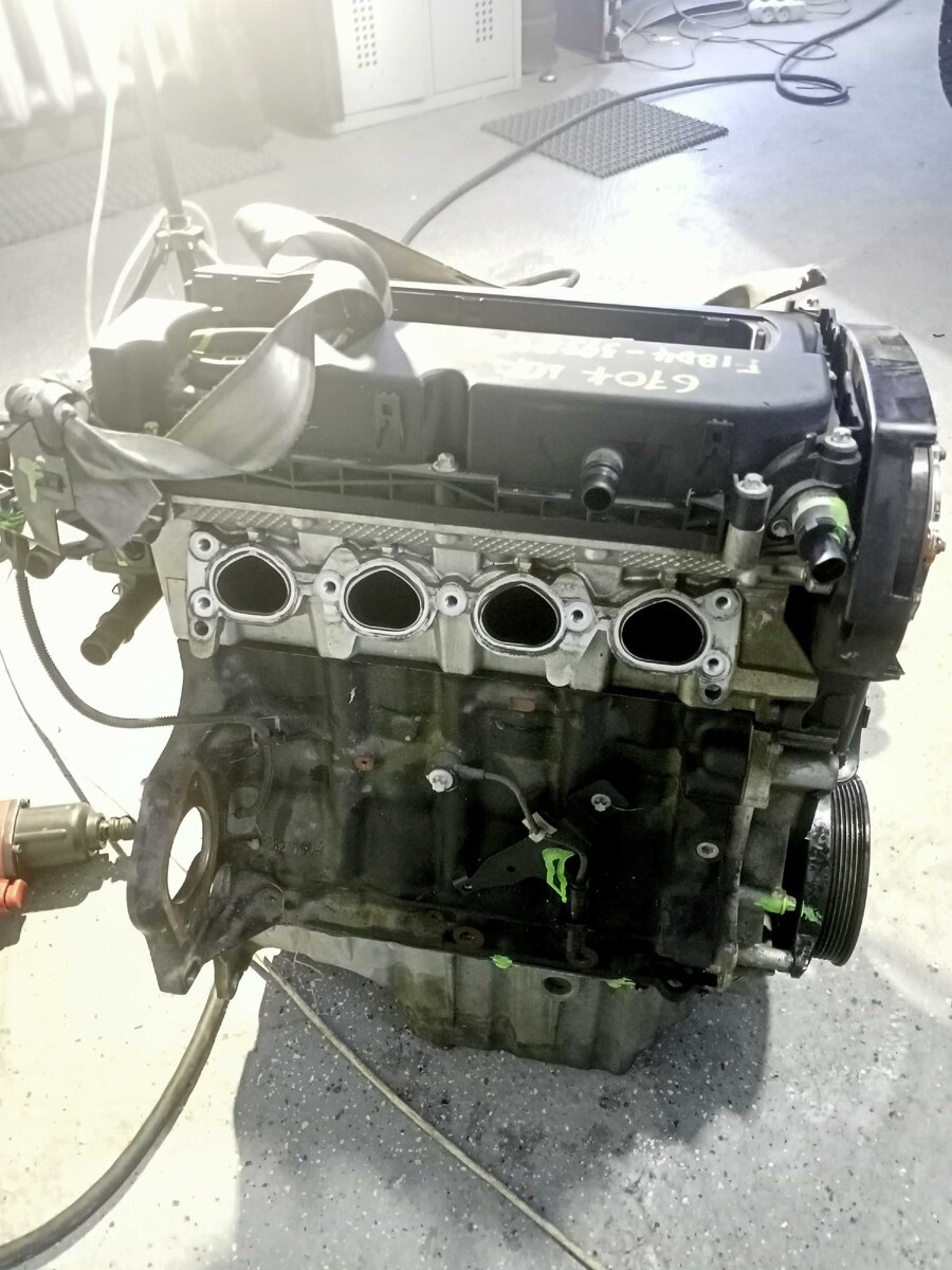 Вид сбоку мотора для Шевроле Орландо 2013 гв.