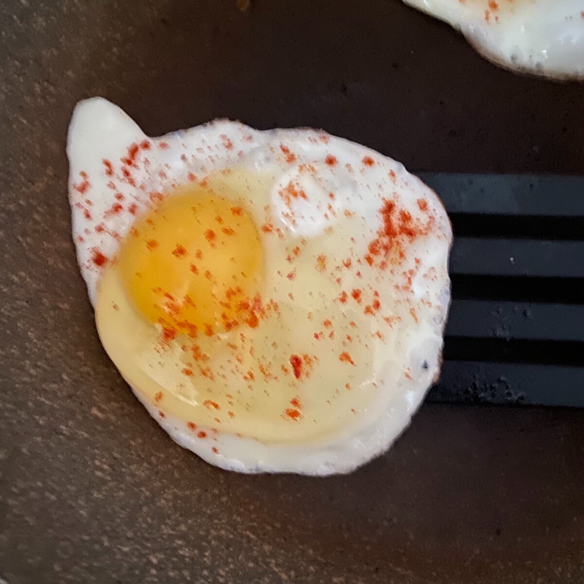 Не переживайте, сильно оно не разольется. 