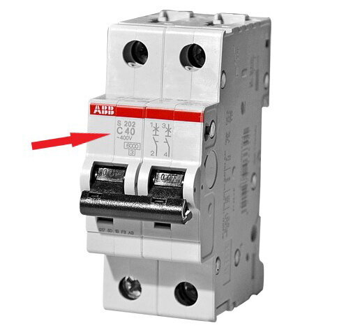 Двухполюсной автоматический выключатель с номинальным током 40А и характеристикой С.