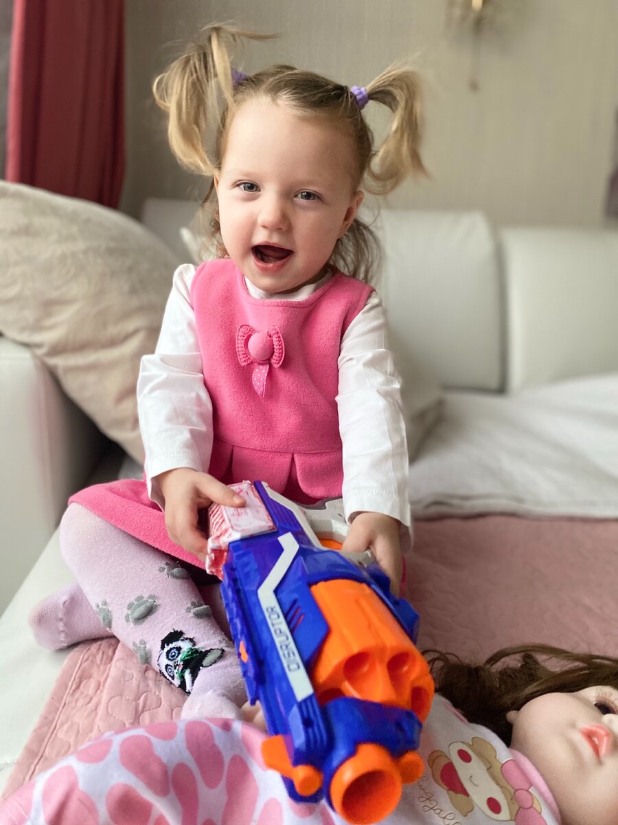 Во что сестра с братьями играет...тра-та-та-та-та!