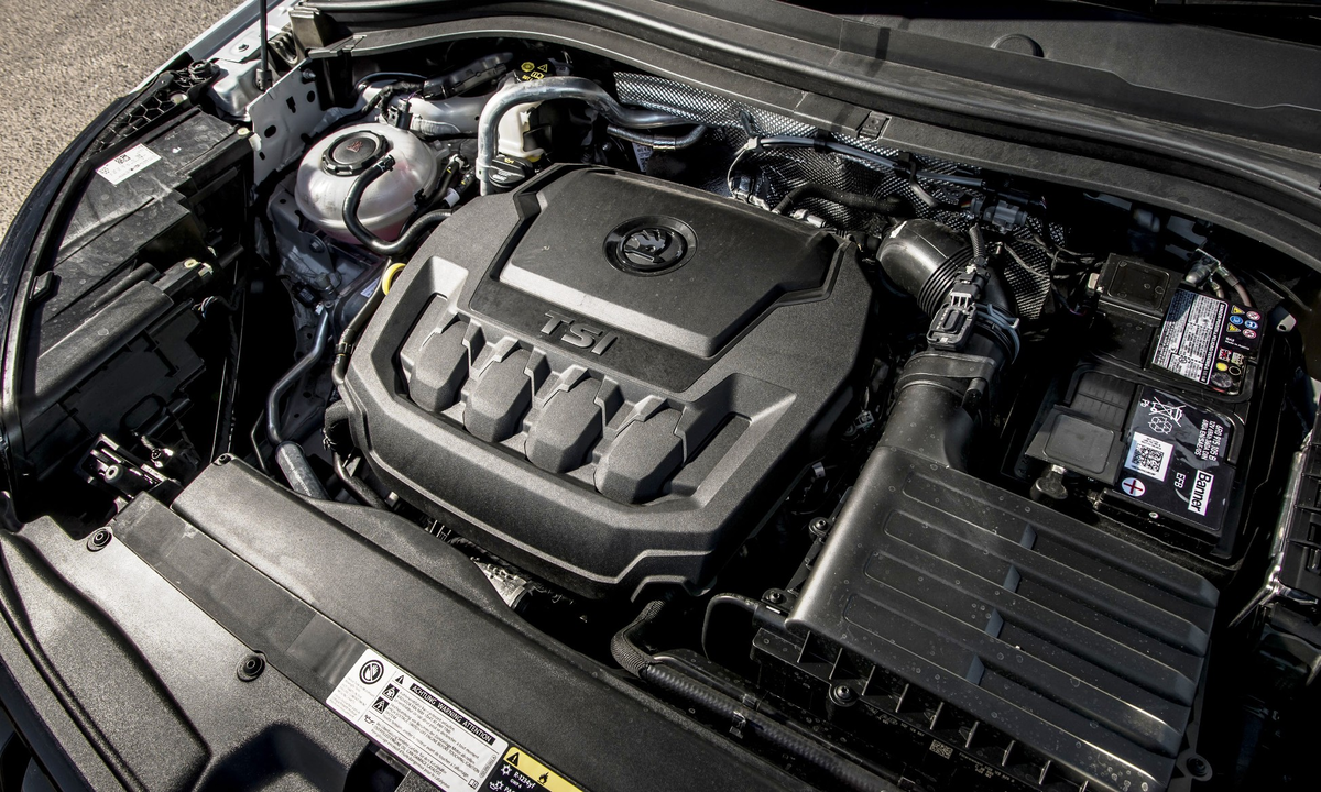 Кодиак двигатели. Моторный отсек Шкода Кодиак. Под капотом Шкода Кодиак 1.4. Skoda Kodiaq 2.0 TSI. Kodiaq 1.4 TSI подкапотное пространство