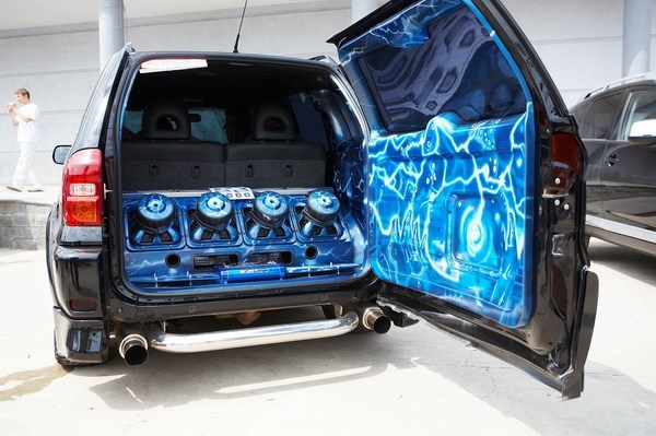 Выбор и подключение сабвуфера в машину