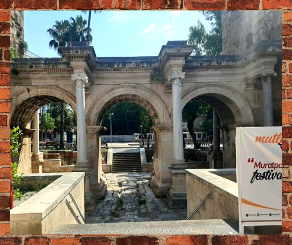 Ворота Адриана.