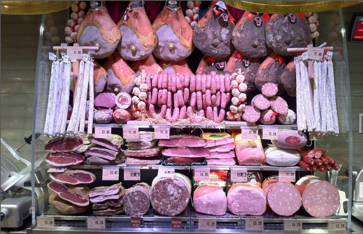 Многие из нас, приезжая в Италию, привозят в качестве сувенира вкусные продукты.
На мой взгляд, самый лучший супермаркет на севере Италии - Esselunga.-2