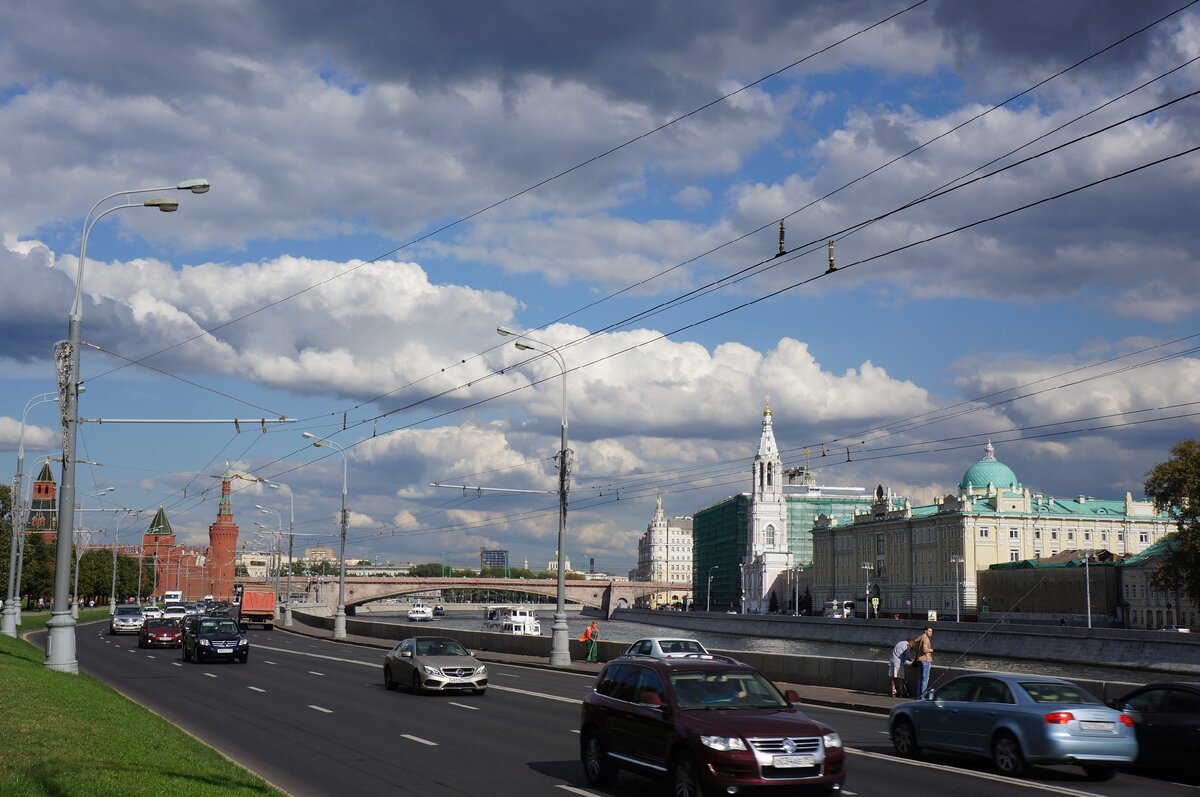 Одна из улиц в центре Москвы. Фото автора. 