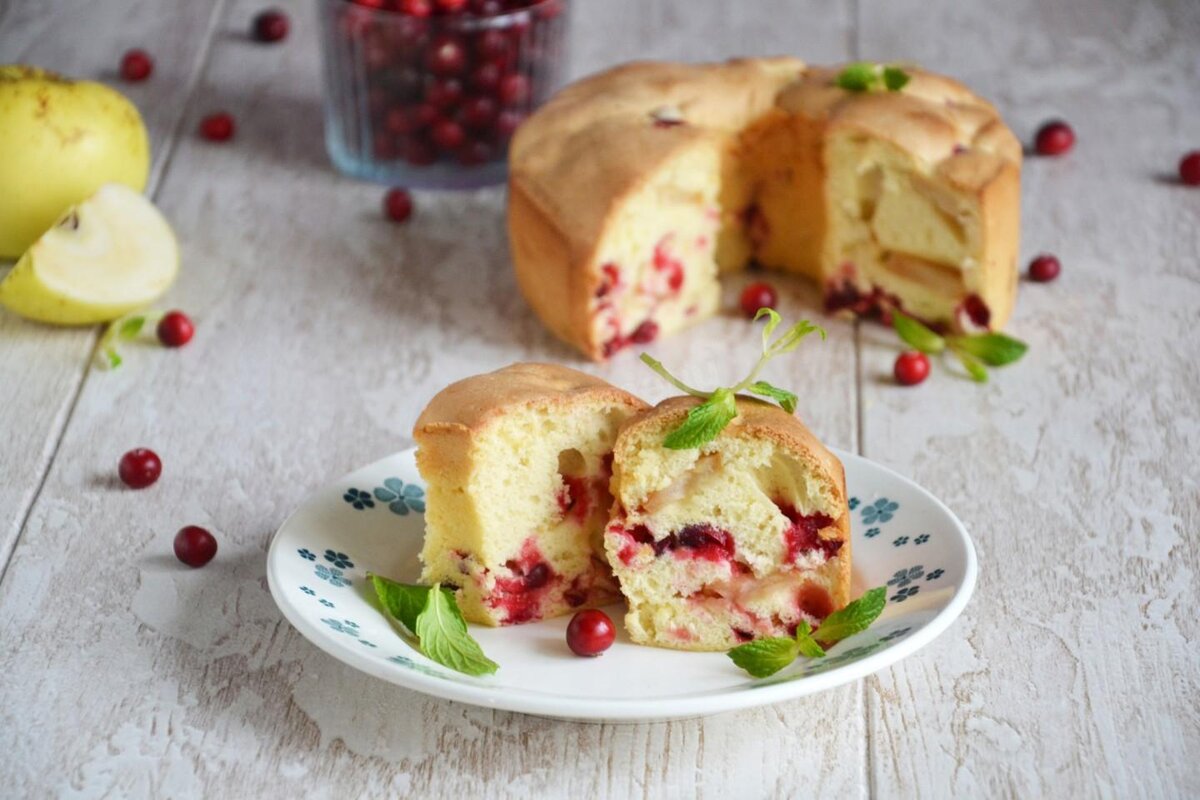 Пирог с клюквой и яблоками