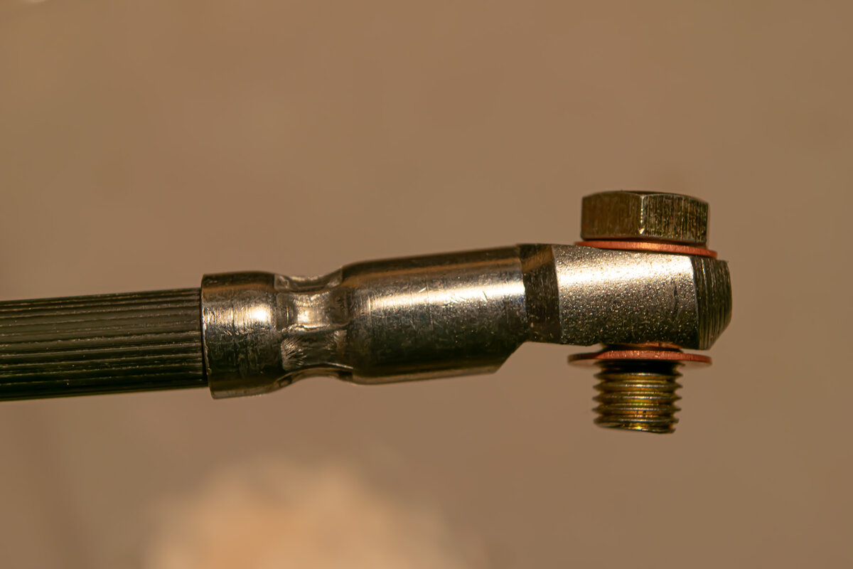 Как заменить передние тормозные шланги и тормозные трубки на ВАЗ 2104 ...