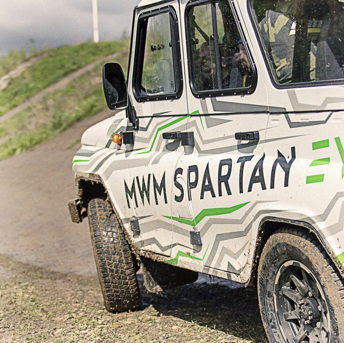 УАЗ Spartan вид с боку 