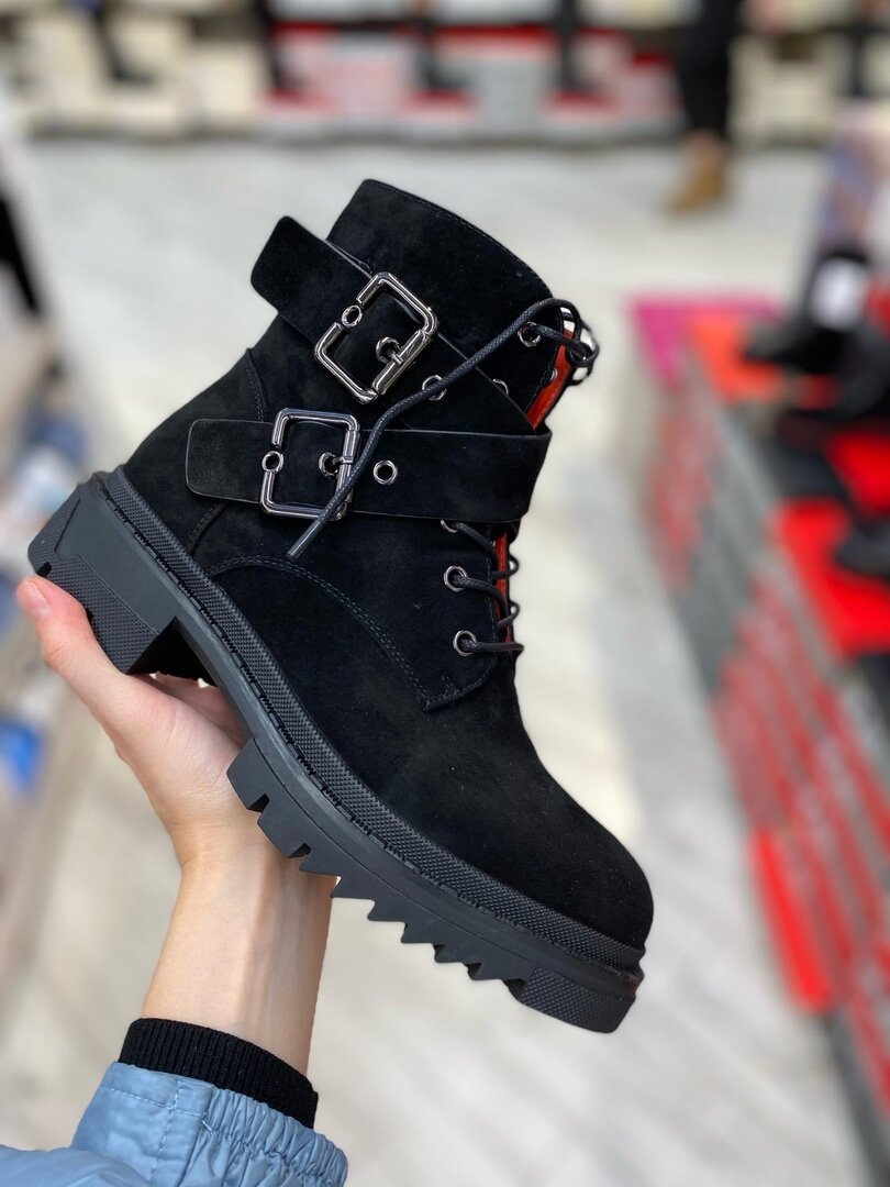 Ботинки черные, зимнее. Листай фото.