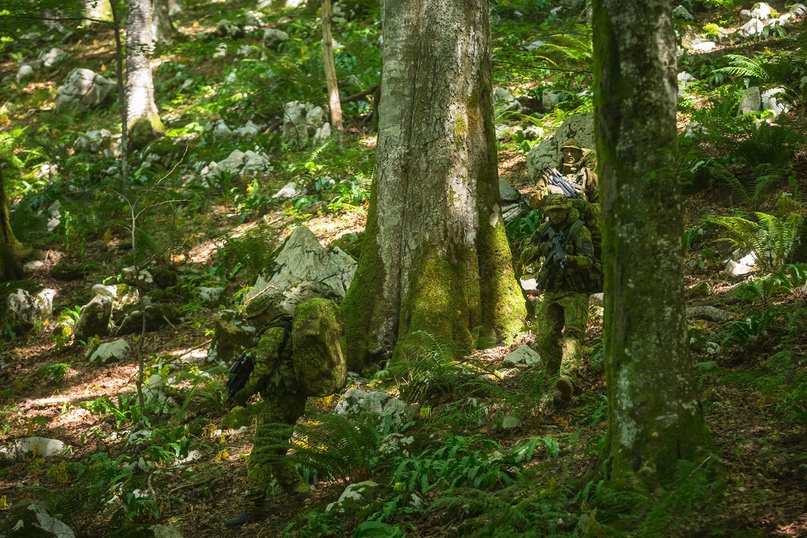 Фото бойцов в Greenzone с сайта фирмы.