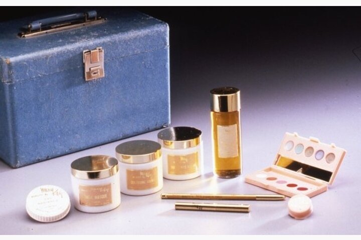 Первый набор косметики «Mary Kay». Скриншот страницы с сайта https://marykay.oncell.com/en/7-past-product-lines-87313.html