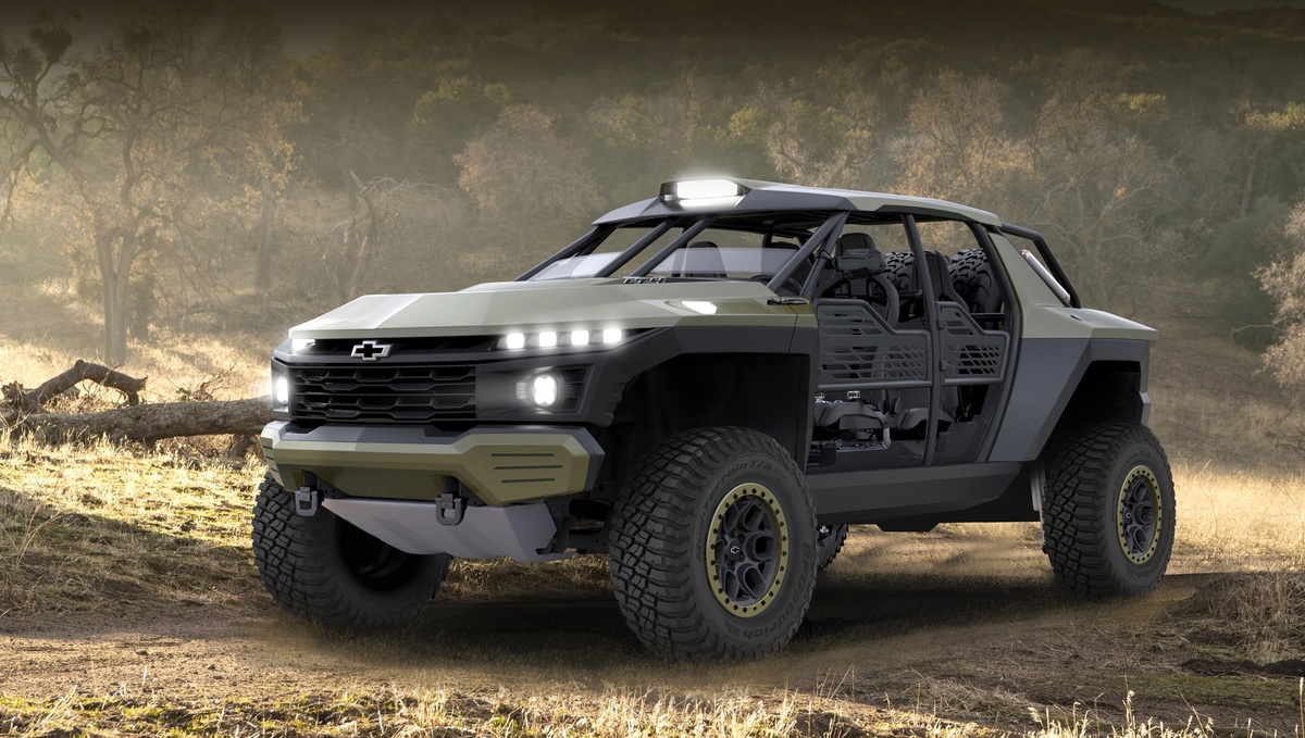 Спартанский облик шоу-кара напоминает военный вездеход Defense Infantry Squad Vehicle на базе пикапа Colorado ZR2. Но тут аппарат серьёзнее, достаточно упомянуть клиренс в 343 мм.