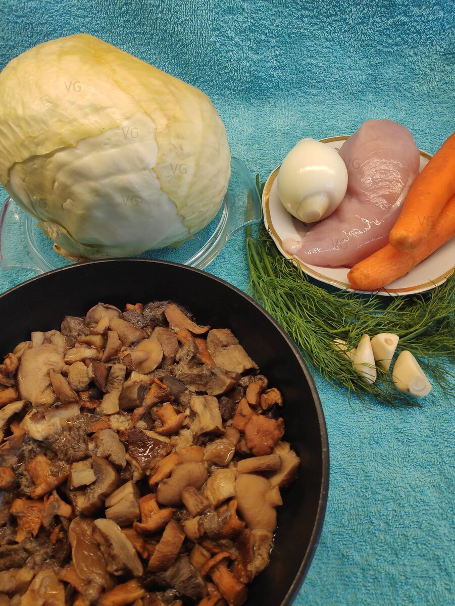 Капуста уже прогрета. После микроволновки ей надо остывать минут 20. А до того её разворачивать горячо! Все фото из архива автора