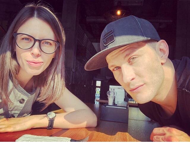 Жена павла чинарева фото алена Как бармен Павел Чинарёв стал звездой сериалов "Мажор", "Доктор Рихтер" и "Знаха