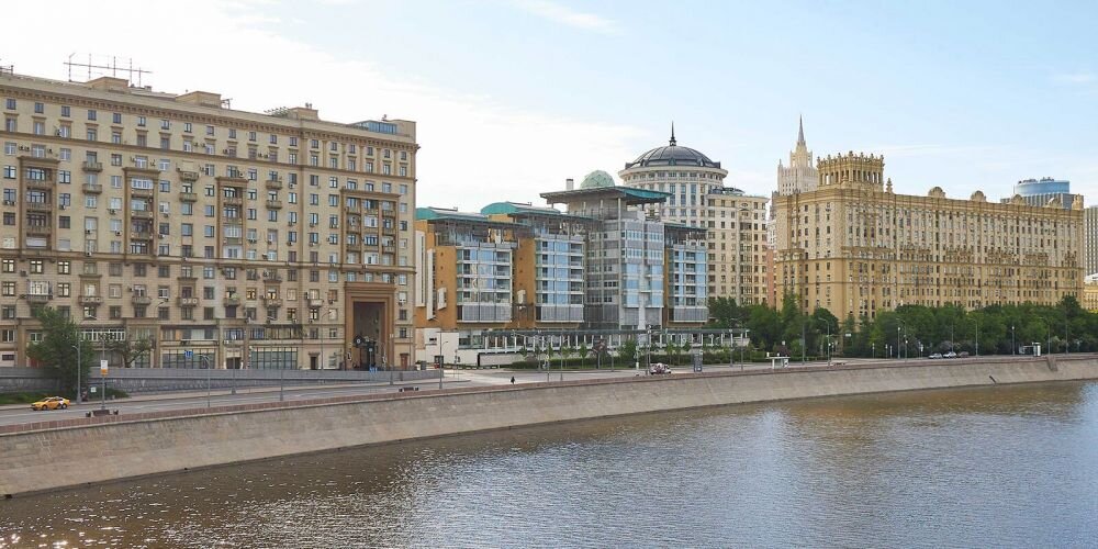 Как и в случае с московской Площадью Донецкой Народной Республики (ДНР), решение о выборе месторасположения Площади ЛНР приняли жители города 