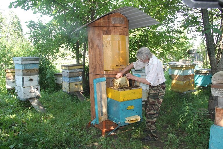 Съезд пчеловодов 2024. Двухэтажные улики. Общество пчеловодов Иглинского района контакты. Двухъярусные ульи красивое фото.