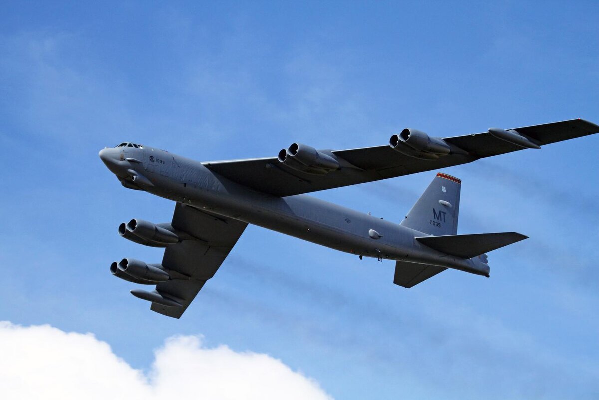 Самолет СБА ВВС США B-52