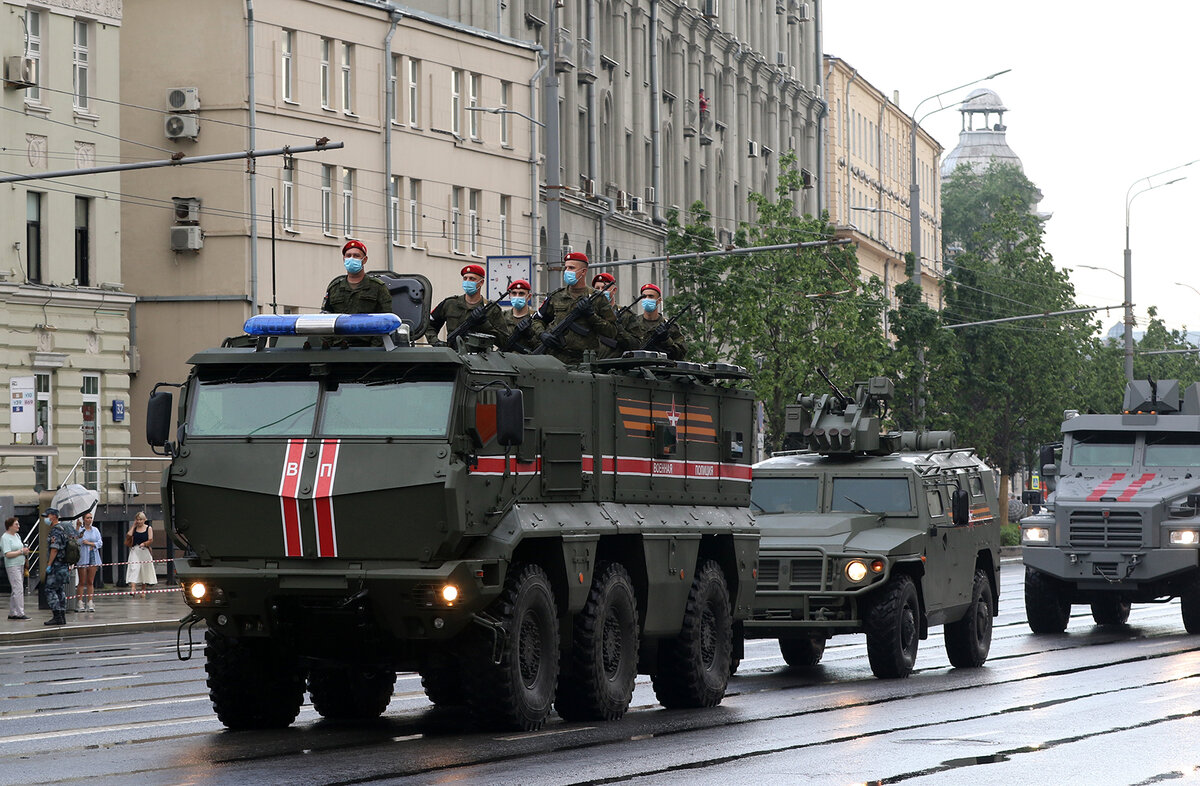 "Тайфун-К" К-63968 военной полиции. Предназначен для транспортировки личного состава, рассчитан на 16 человек. Машина имеет четвертый класс бронирования