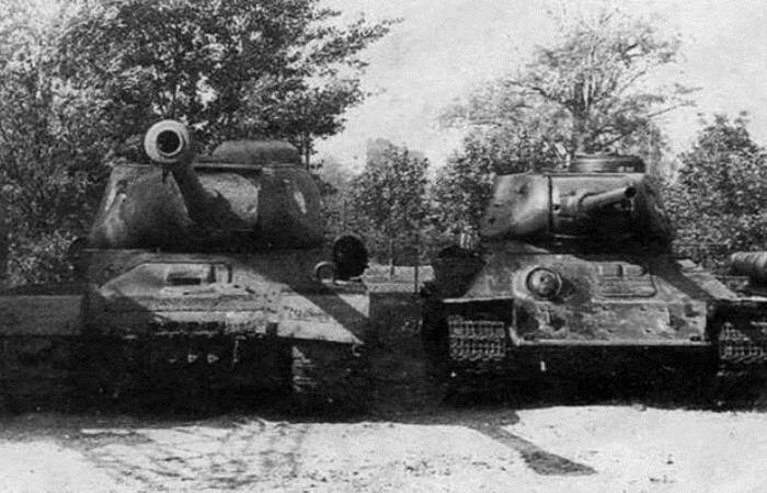 Танки ИС-2 и Т-34.
