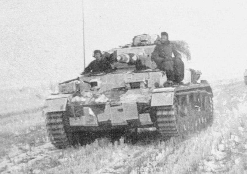 Залепленный газетами немецкий танк