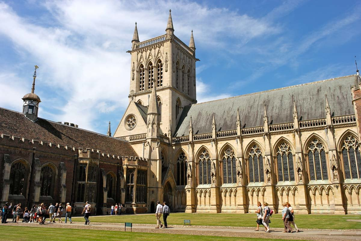 Cambridge london. Кембриджский университет в Англии. Великобританский университет Кембридж. Университеты Англии Кембридж университет. Кембриджский университет 1209.