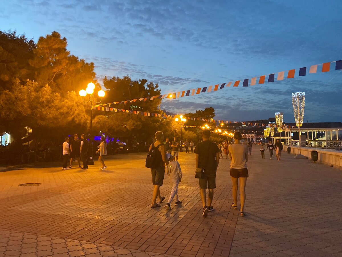 Камера набережной алушты. Алушта набережная 2021. Алушта Крым набережная. Алушта Крым набережная 2021. Алушта набережная 2023.