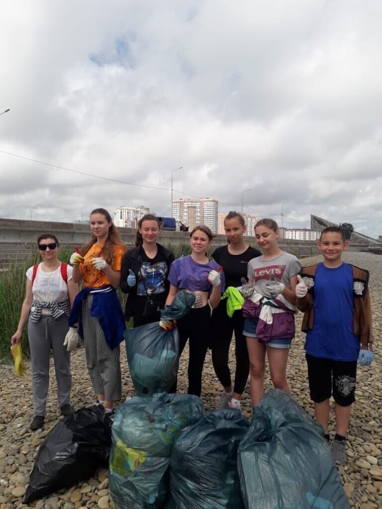 Подростки приняли активное участие в акции. Фото: Центр спасения дельфинов «Дельфа».