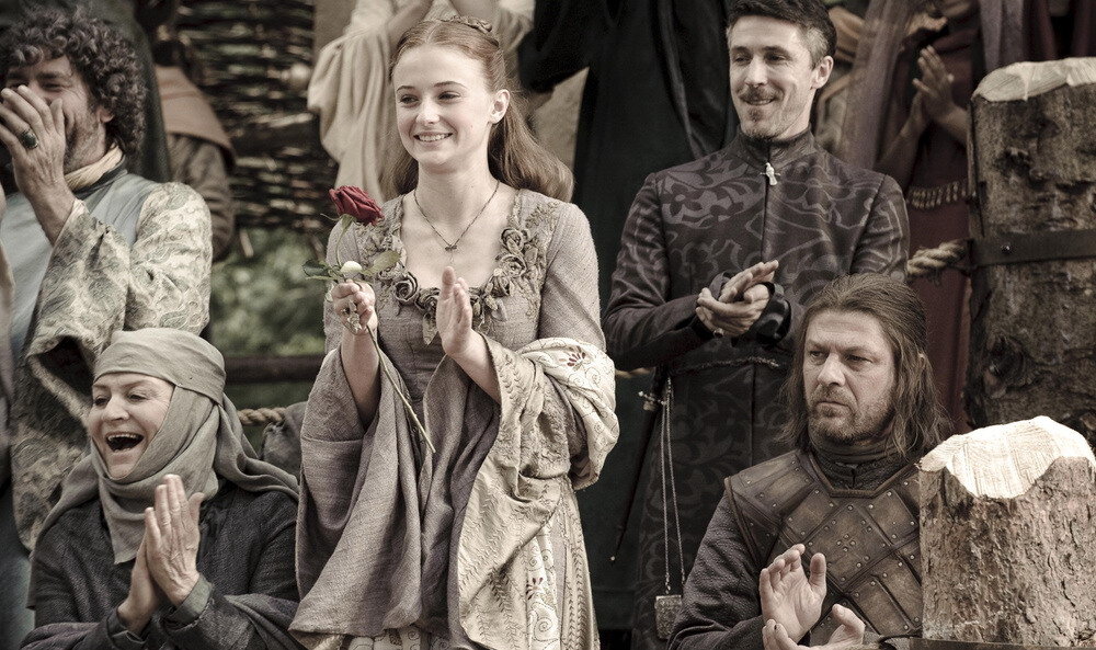 Санса на турнире. А как смотрит на неё Мизинец. Иллюстрации из открытых источников (Яндекс-Картинки)