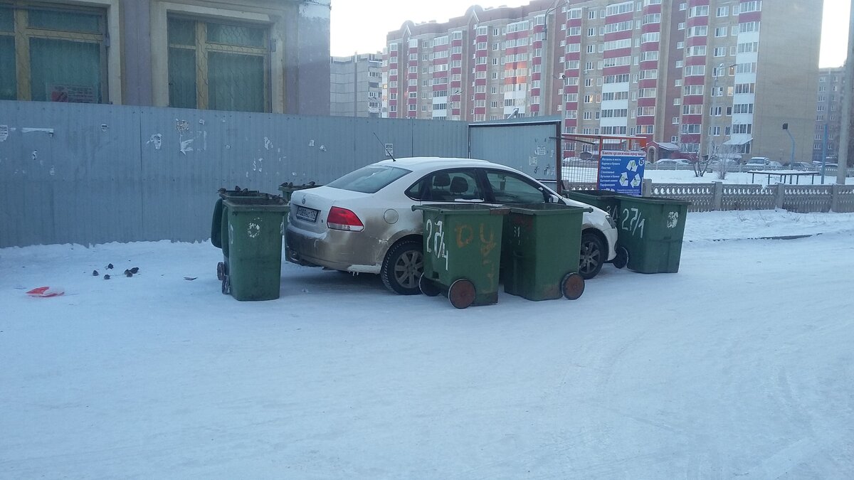 5 забавных способов проучить за неправильную парковку: мусорные баки,  бетонные блоки и др. | Авто-дао Дзена | Дзен