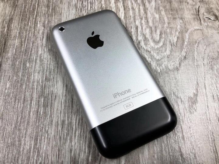 Тыльная сторона iphone 2g