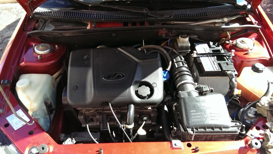 Все очень удобно разбирать. Благодаря тому, что много место под капотом.