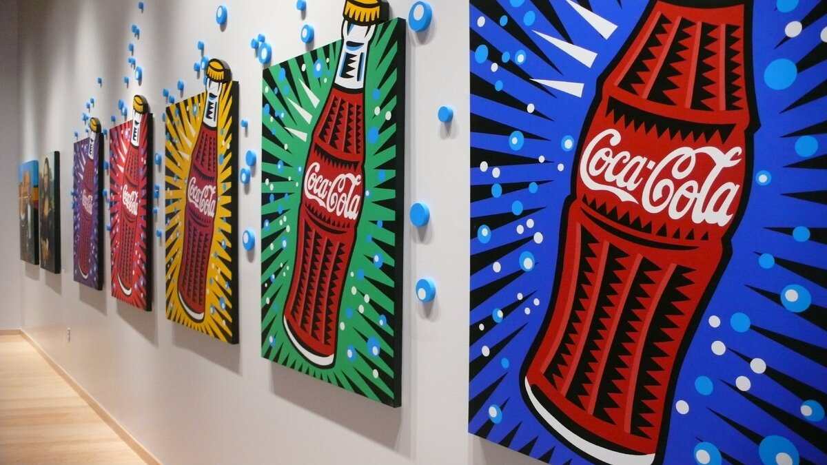 Pop примеры. Энди Уорхол Coca Cola. Энди Уорхол картины Кока-кола. Энди Уорхол в стиле поп арт. Поп арт Кока кола Уорхол.