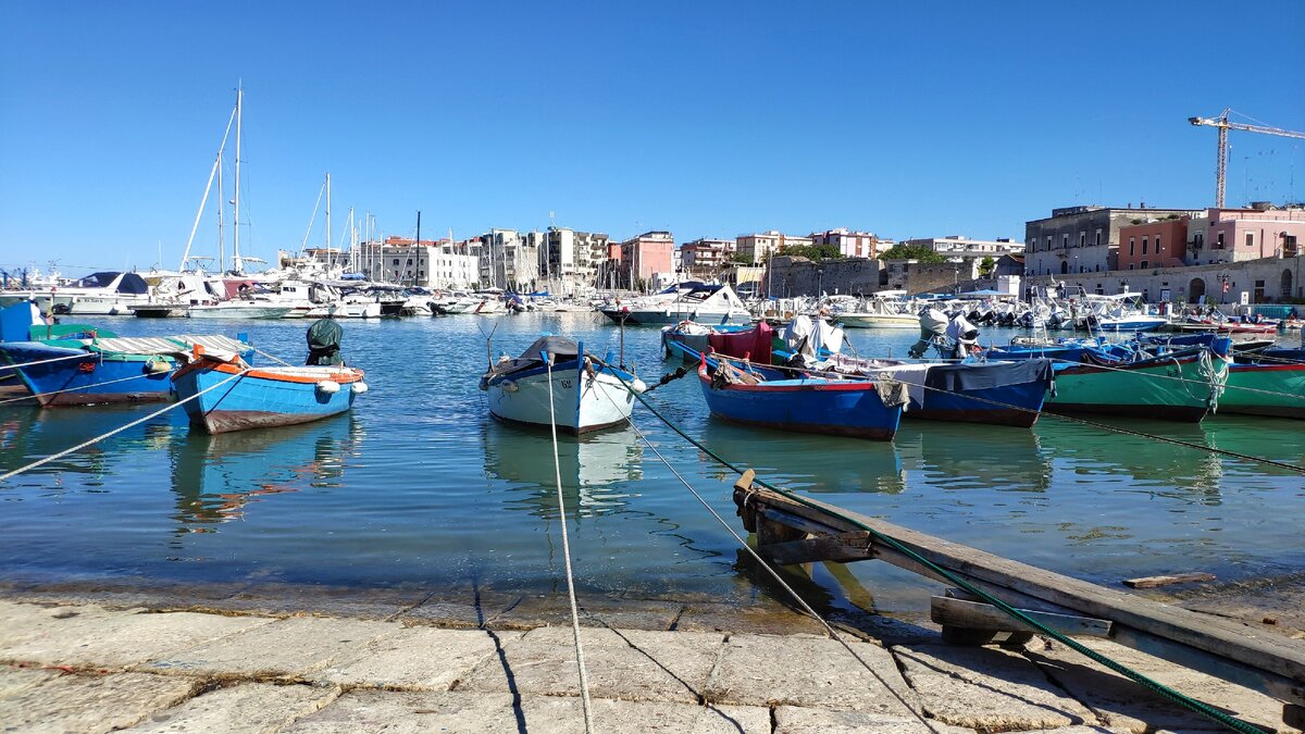 Маленькие города южной Италии. Порт в Бишелье