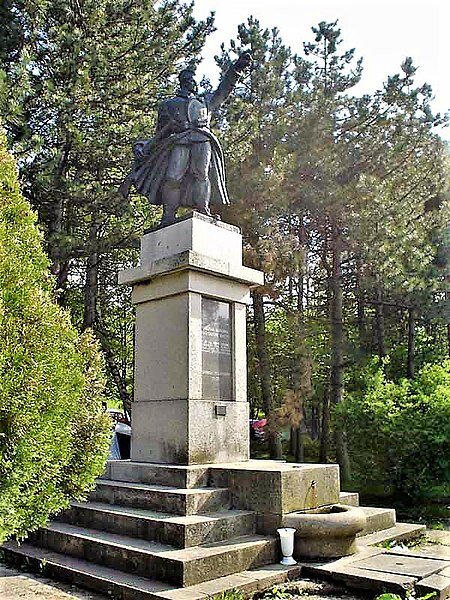  Памятник 1300 капралам на сербской горе Раяц.