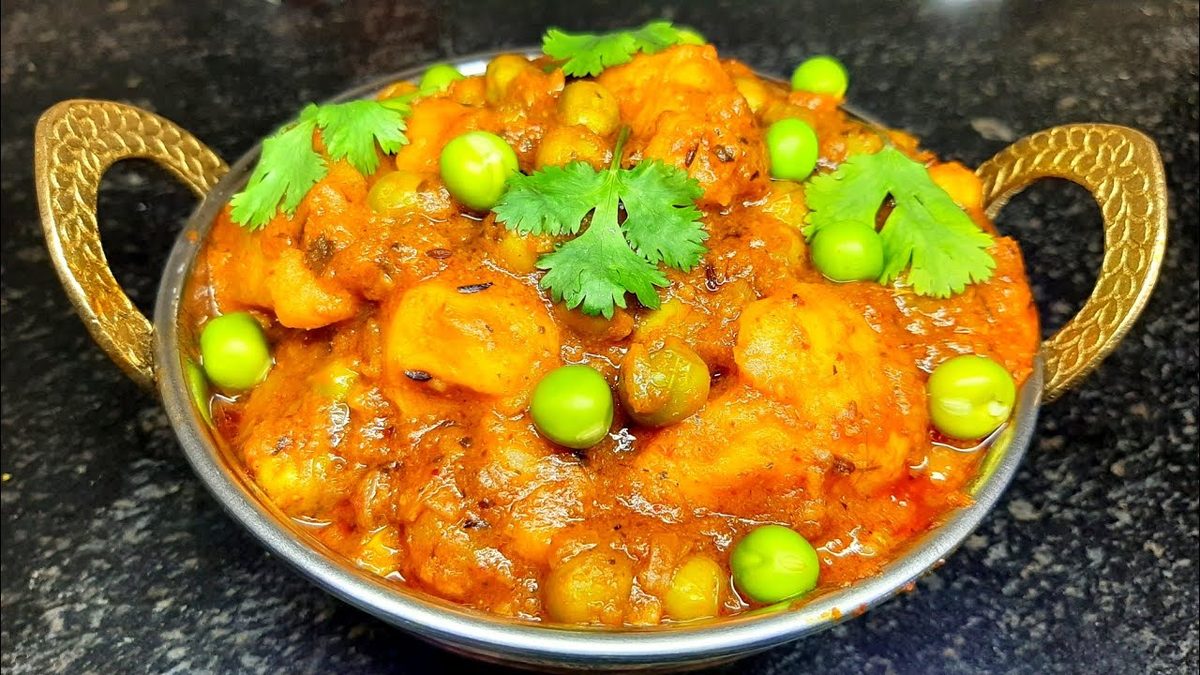 Индийские алу. Индийское блюдо гобхи Матар. Aloo Subzi Индия. Sabji. Сабджи с вегетарианской рыбкой.
