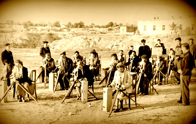 Наблюдатели за искусственными спутниками земли в Самарканде (1958)